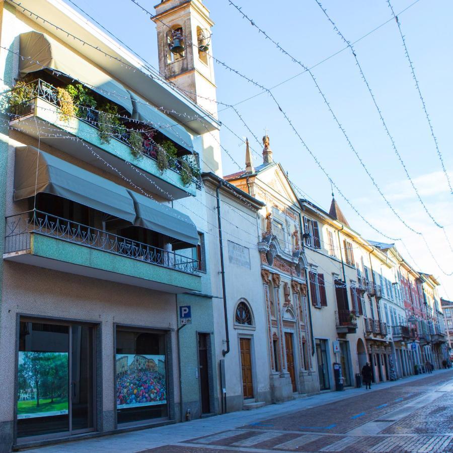 Hotel Momi à Borgomanero Extérieur photo